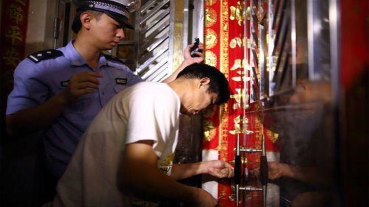 百口乡请开锁师傅开了锁后，师傅为什么一般都不进门，就算主人请也不进去？